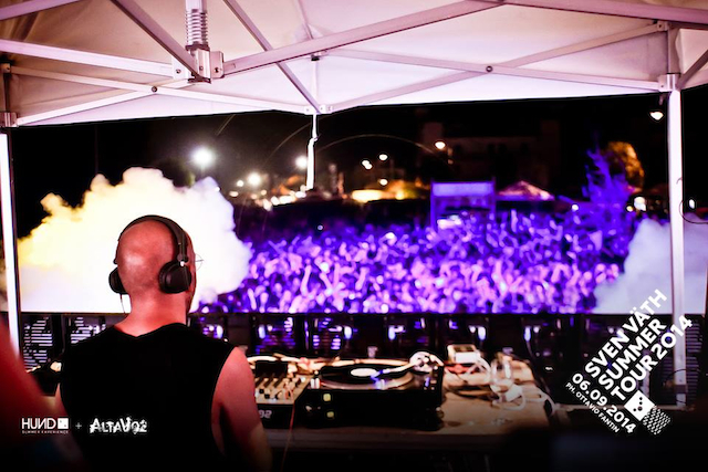 DJ2