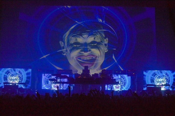 chemical-brothers-live-visuals-show-hollywood-bowl-dance-1-1024x680