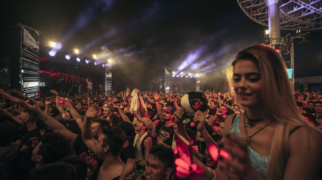RedBull _ DJMAG-45